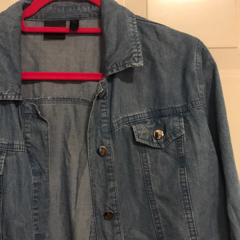 😍 cropped chambray fray bottom jacket!